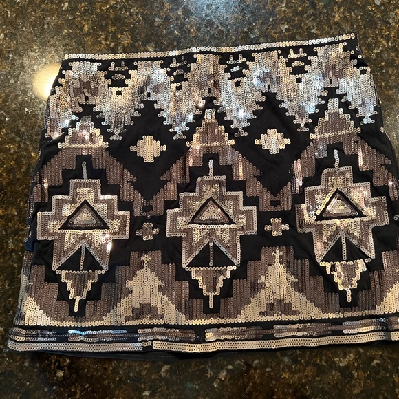 EXPRESS Sequin Skirt! Black geometric pattern - Picture 3 of 7
